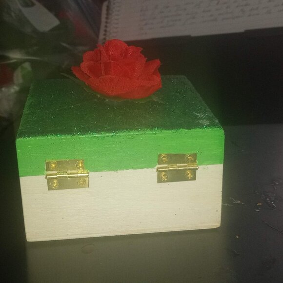 Handmade Faux Rose Mothers Day Trinket and Jewelry Box - Picture 6 of 6